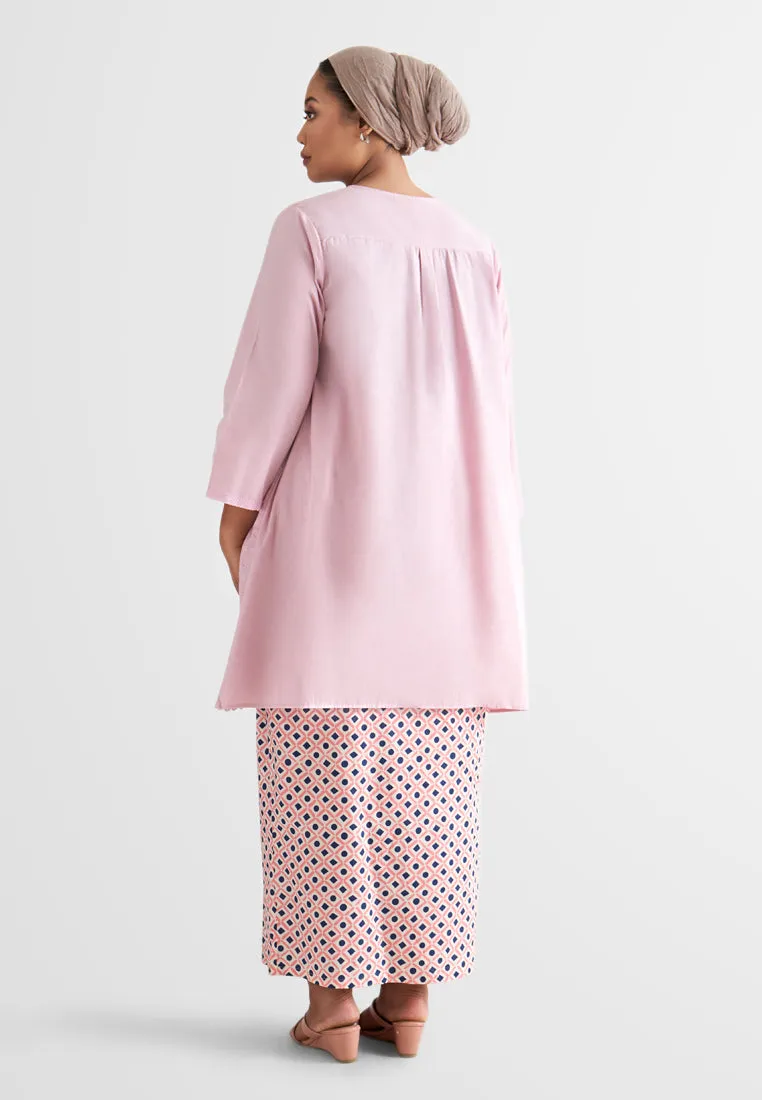 Eiliyah Raya Eyelet Collection Long Kurung Top - Pink