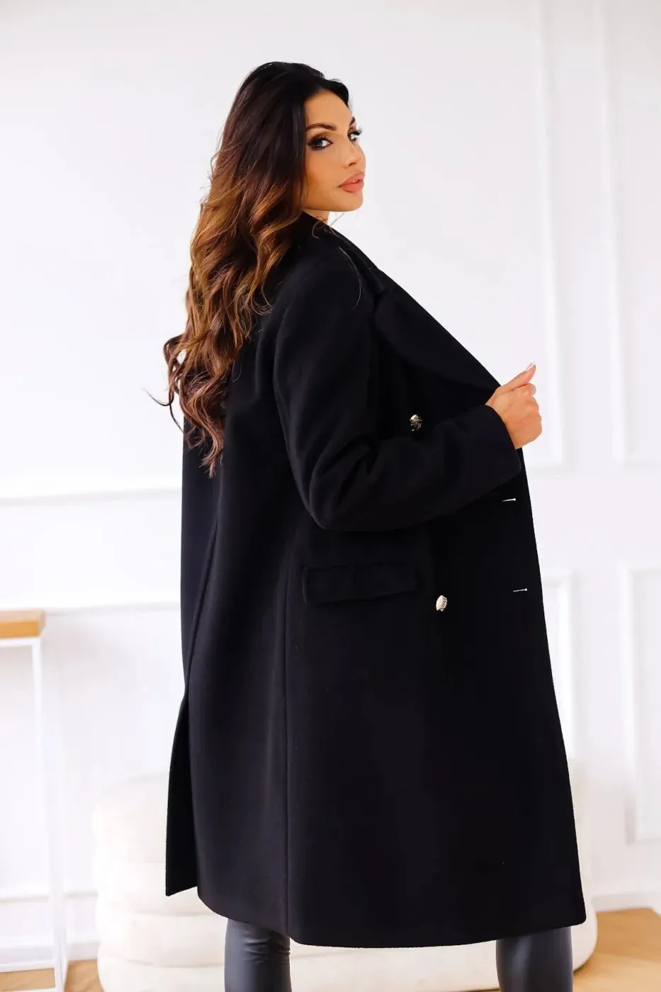 Stylish Wool Coat with Gold Button Detailing